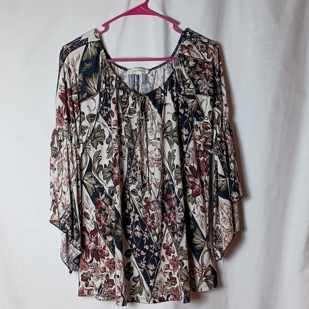 Late August Women's Floral Split Sleeve Peasant Blouse